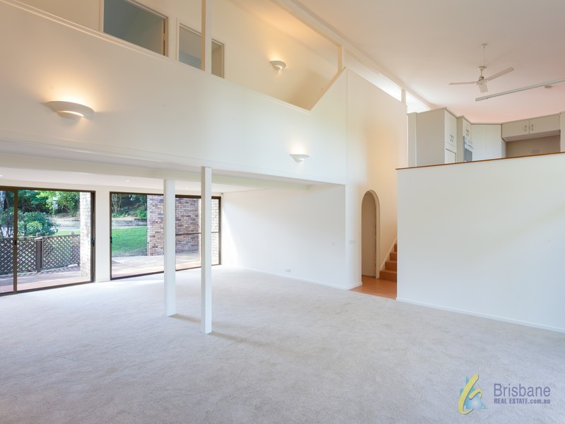 15 Vidgen Lane, Kenmore QLD 4069