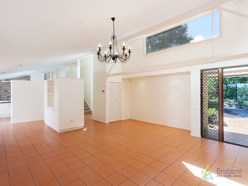 15 Vidgen Lane, Kenmore QLD 4069