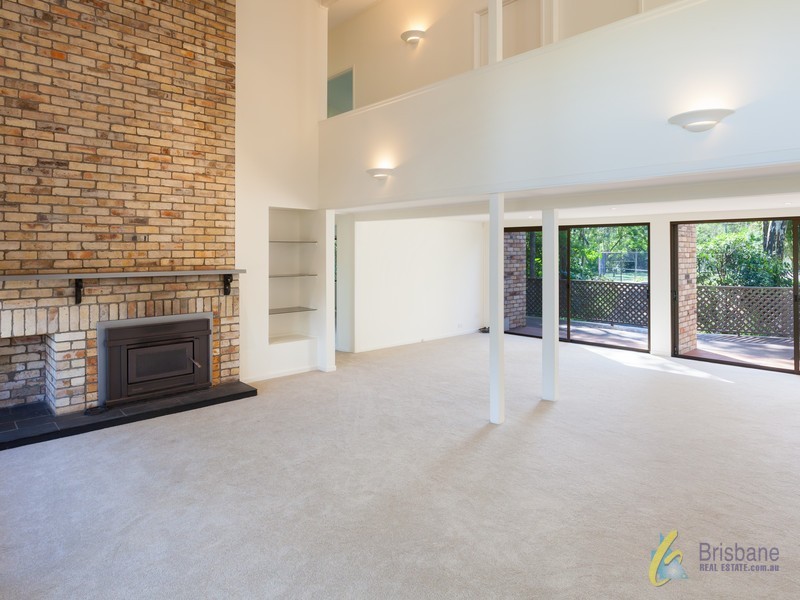 15 Vidgen Lane, Kenmore QLD 4069