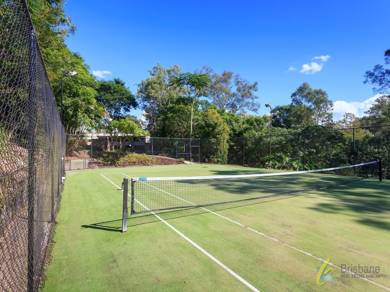 15 Vidgen Lane, Kenmore QLD 4069