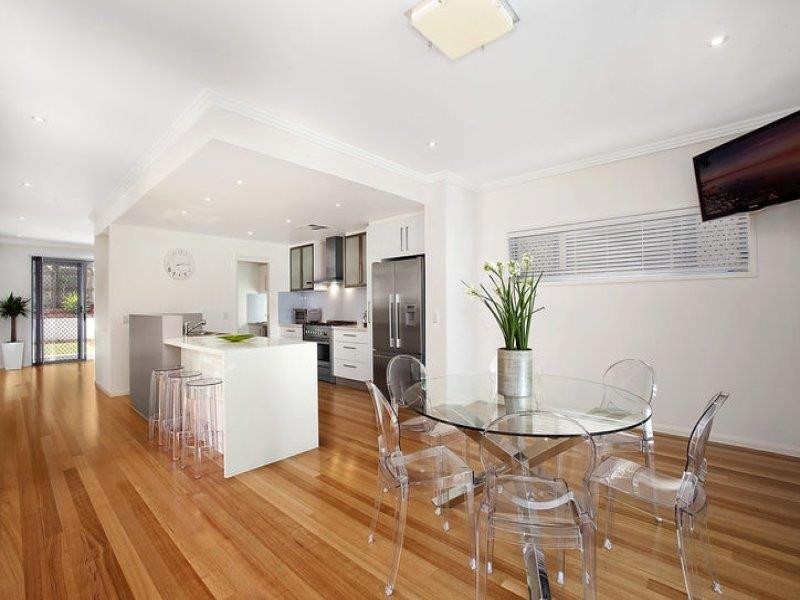 11 Esplanade, Yeronga QLD 4104