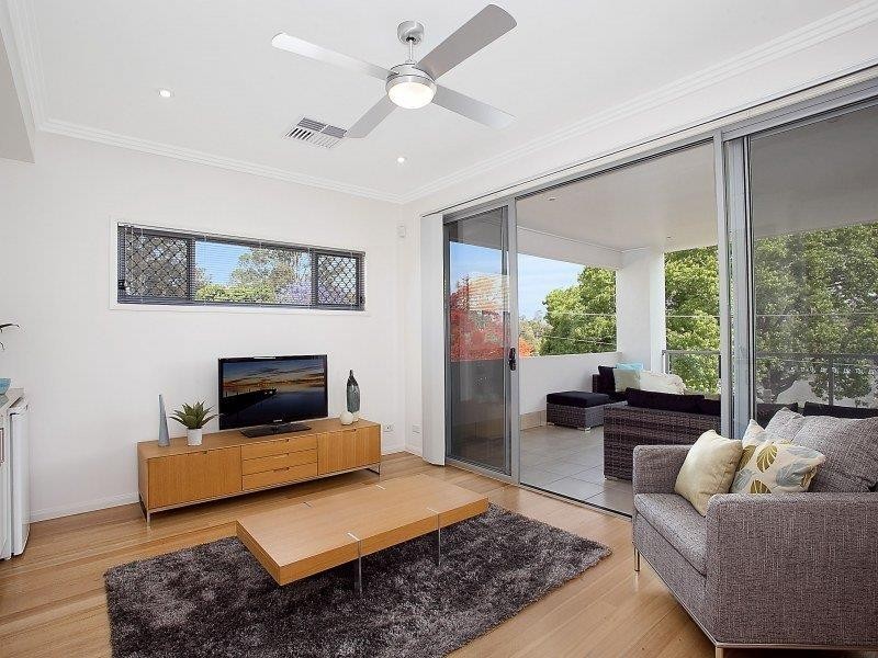 11 Esplanade, Yeronga QLD 4104