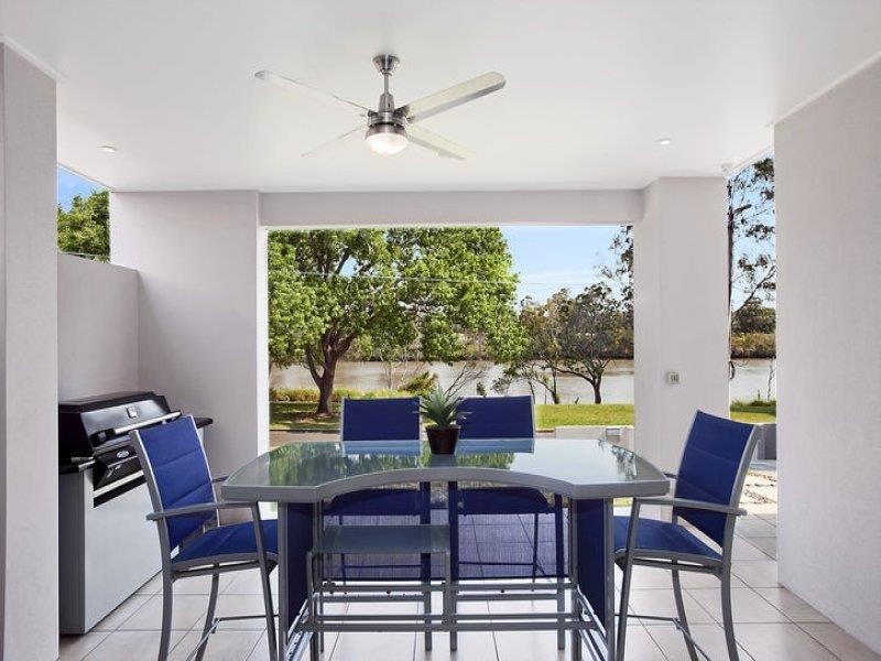 11 Esplanade, Yeronga QLD 4104