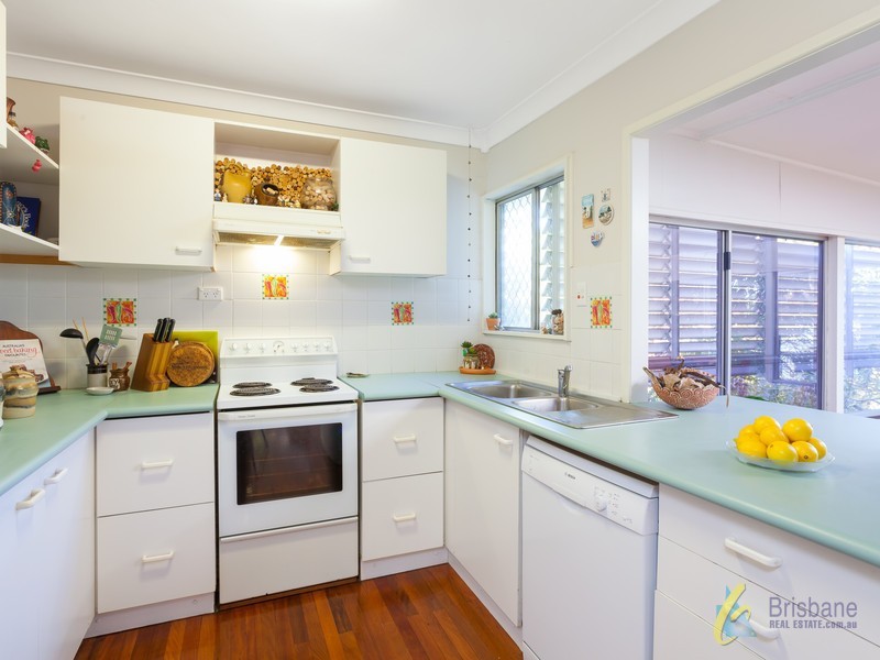 8 Camelot St, Tennyson QLD 4105