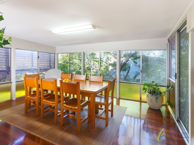 8 Camelot St, Tennyson QLD 4105