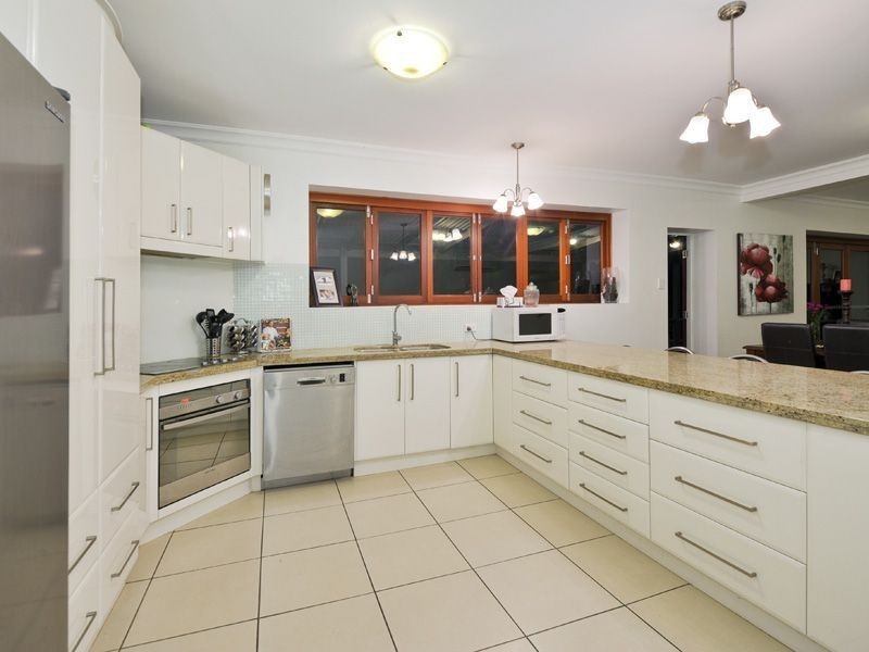 359 Brookfield Road, Kenmore Hills QLD 4069