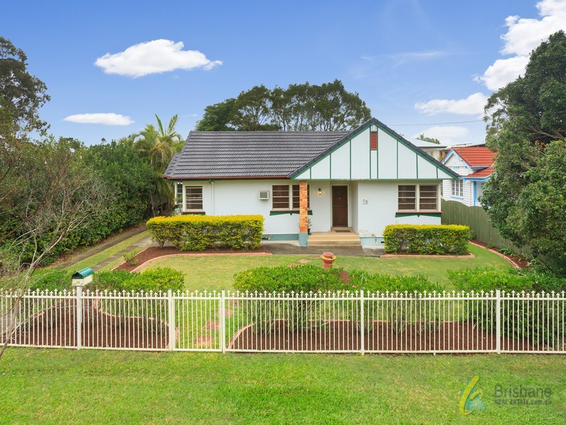 19 Sandon St, Graceville QLD 4075