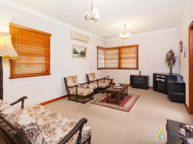 19 Sandon St, Graceville QLD 4075