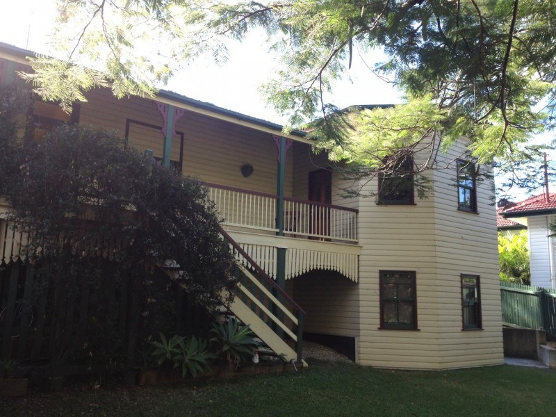 8 Ootana Street, Chapel Hill QLD 4069