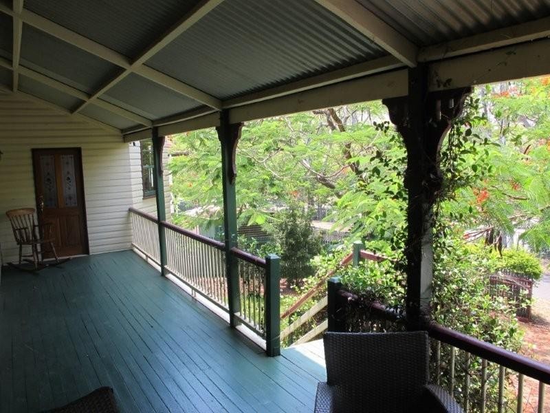 8 Ootana Street, Chapel Hill QLD 4069