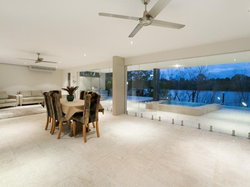 101 Brisbane Corso, Fairfield QLD 4103