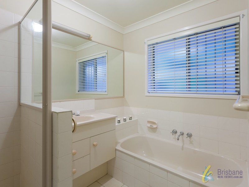 5 Olley Court, Brookfield QLD 4069