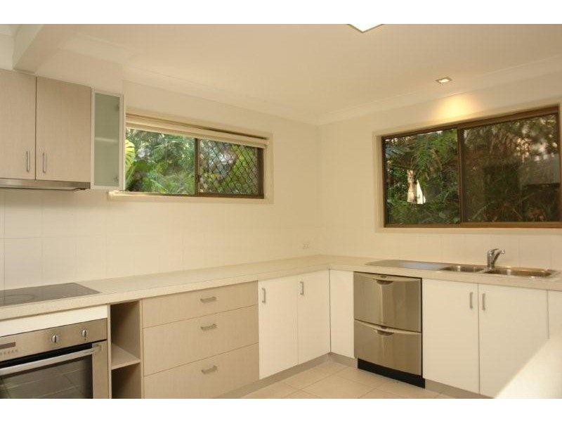 8 Vanimo Street, Chapel Hill QLD 4069