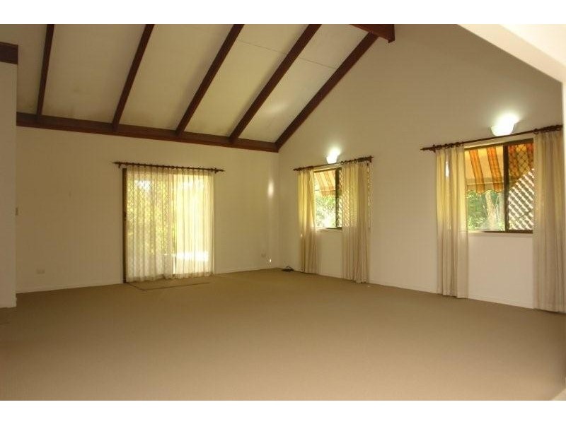 8 Vanimo Street, Chapel Hill QLD 4069