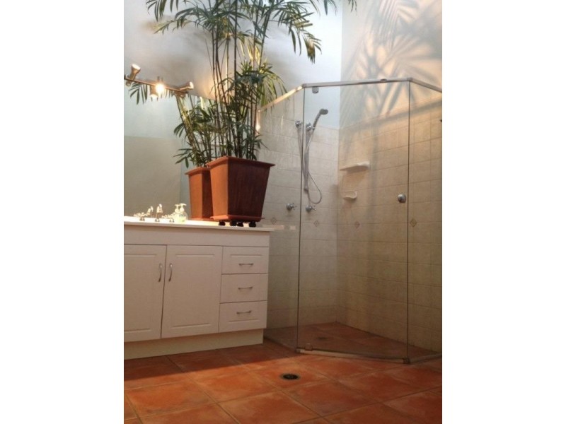 73 Chapel Hill Road, Chapel Hill QLD 4069