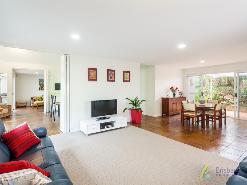 75 Ironbark Road, Chapel Hill QLD 4069