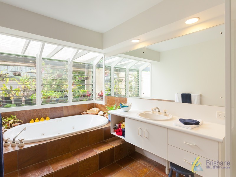 75 Ironbark Road, Chapel Hill QLD 4069