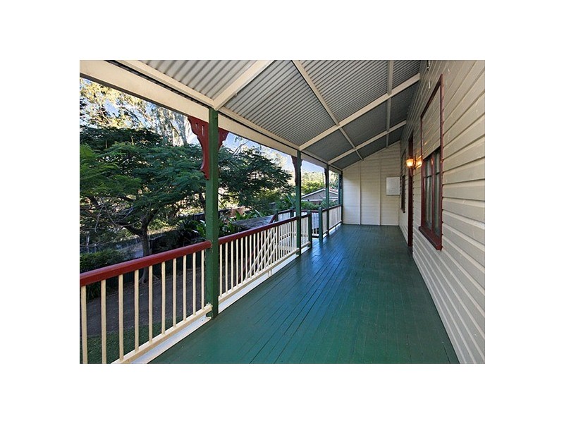 8 Ootana Street, Chapel Hill QLD 4069