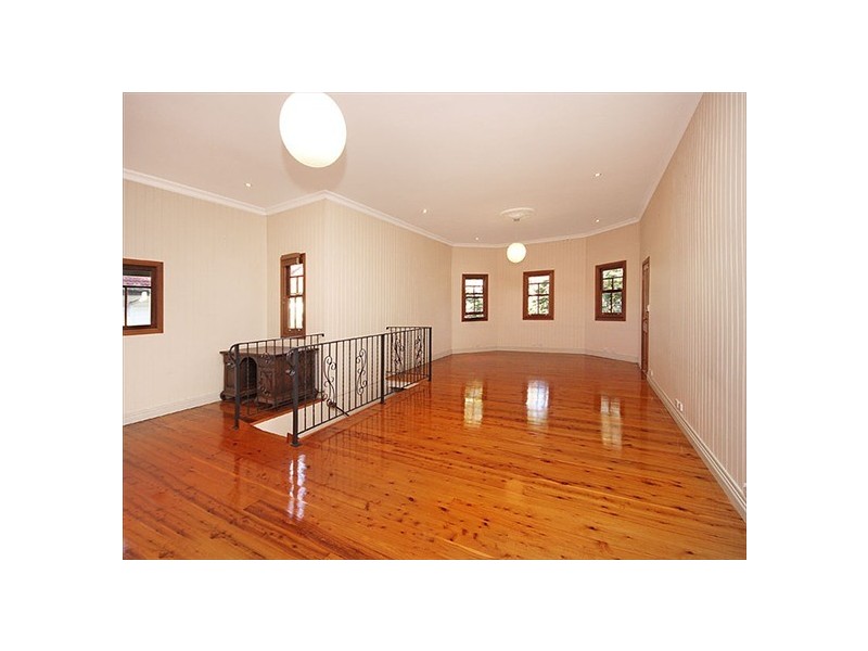 8 Ootana Street, Chapel Hill QLD 4069