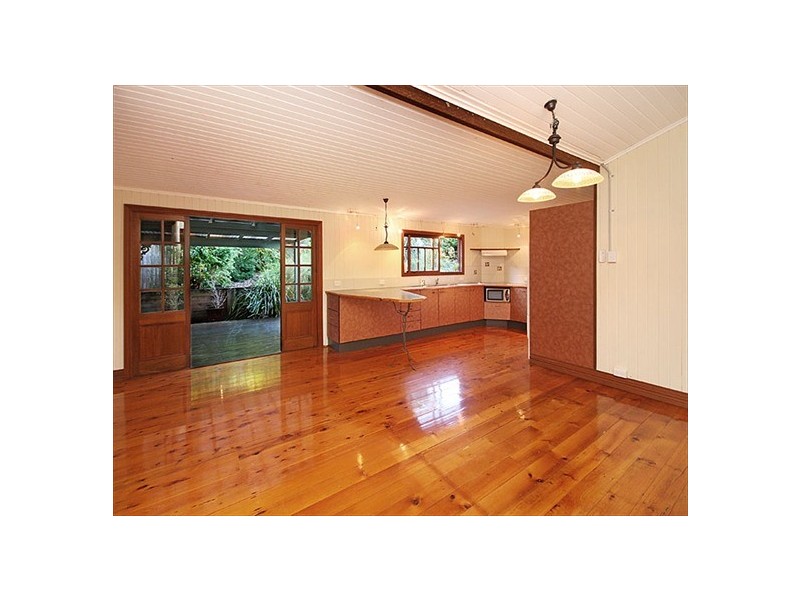 8 Ootana Street, Chapel Hill QLD 4069