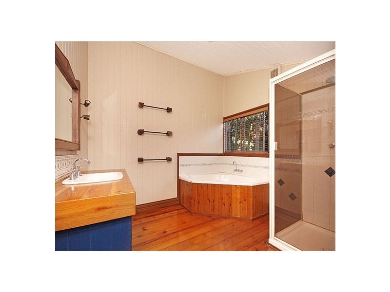 8 Ootana Street, Chapel Hill QLD 4069