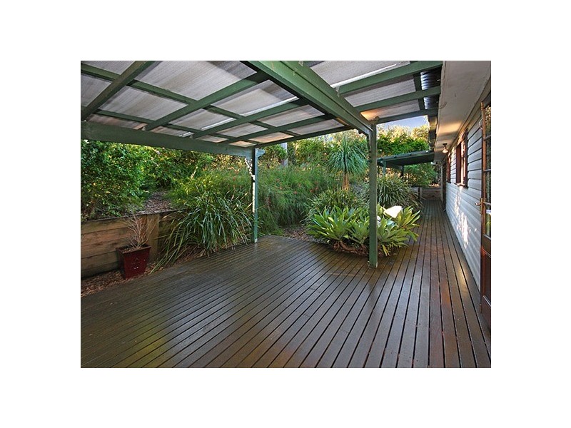 8 Ootana Street, Chapel Hill QLD 4069