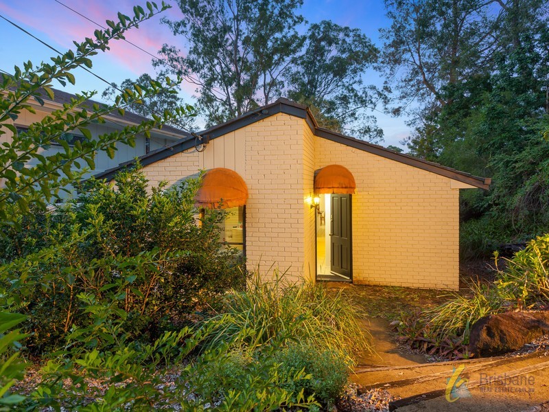 37 Chapel Hill Road, Chapel Hill QLD 4069