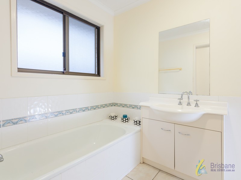 37 Chapel Hill Road, Chapel Hill QLD 4069