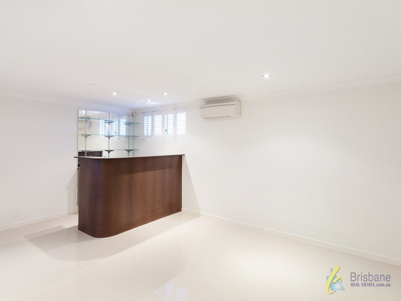 21 Lynell Street, Hamilton QLD 4007