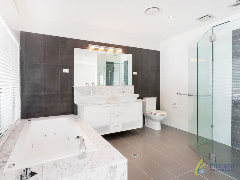 21 Lynell Street, Hamilton QLD 4007