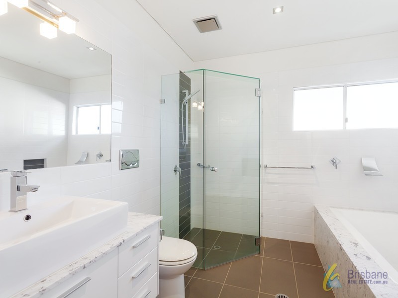 21 Lynell Street, Hamilton QLD 4007