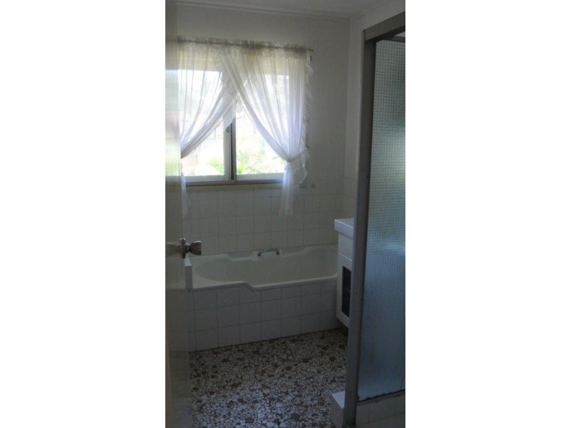 16 Harvard Street, Kenmore QLD 4069