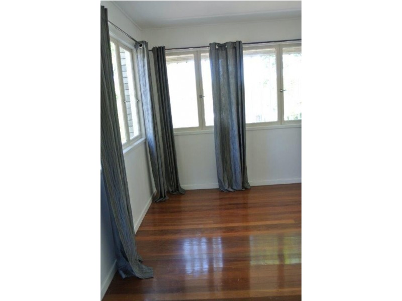 16 Harvard Street, Kenmore QLD 4069