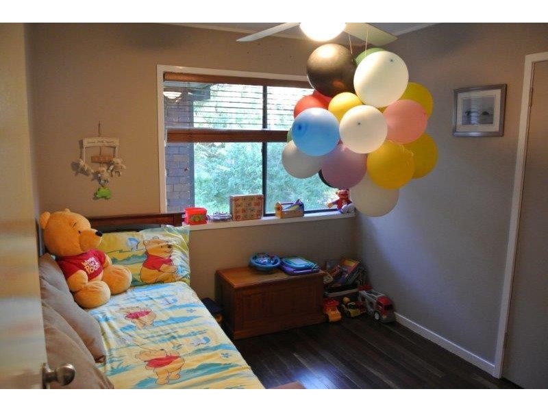 1 Twilight Street, Kenmore QLD 4069