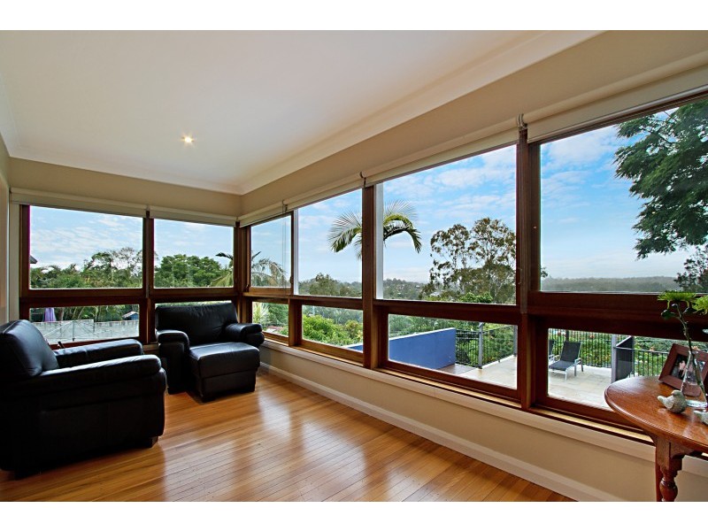 10 Aberfeldy Street, Kenmore QLD 4069