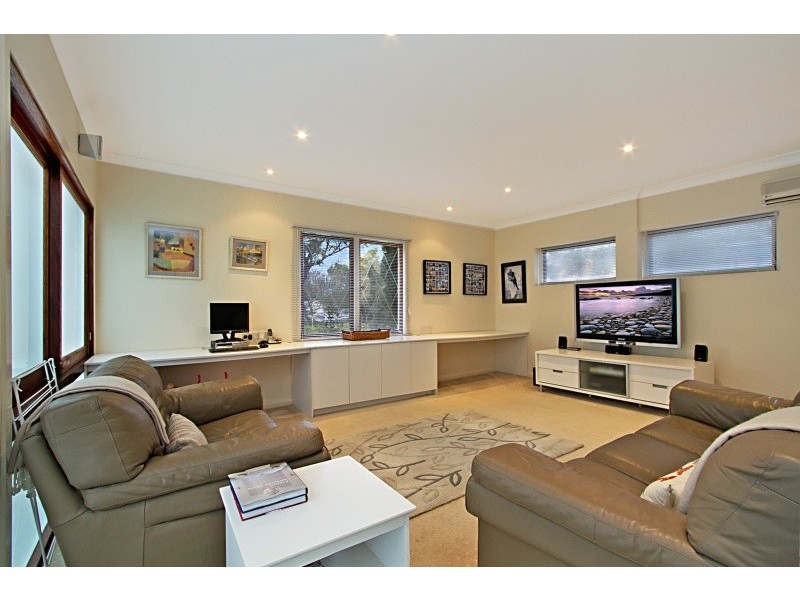 10 Aberfeldy Street, Kenmore QLD 4069