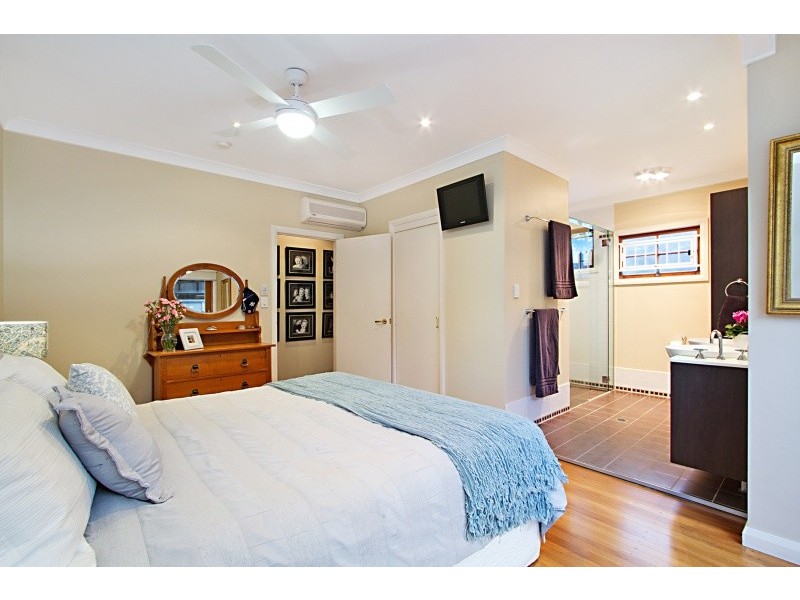10 Aberfeldy Street, Kenmore QLD 4069