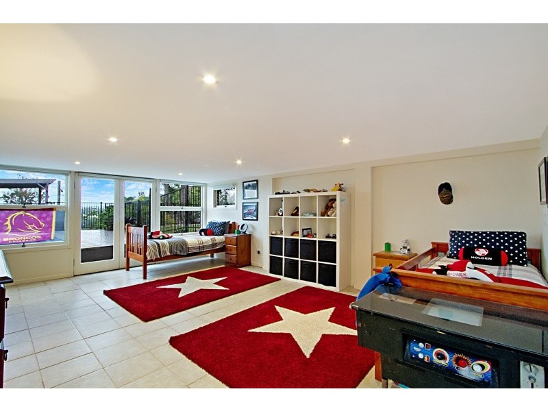 10 Aberfeldy Street, Kenmore QLD 4069