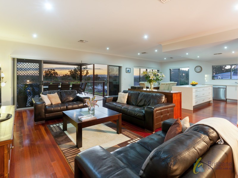 13 Casuarina Street, Seventeen Mile Rocks QLD 4073