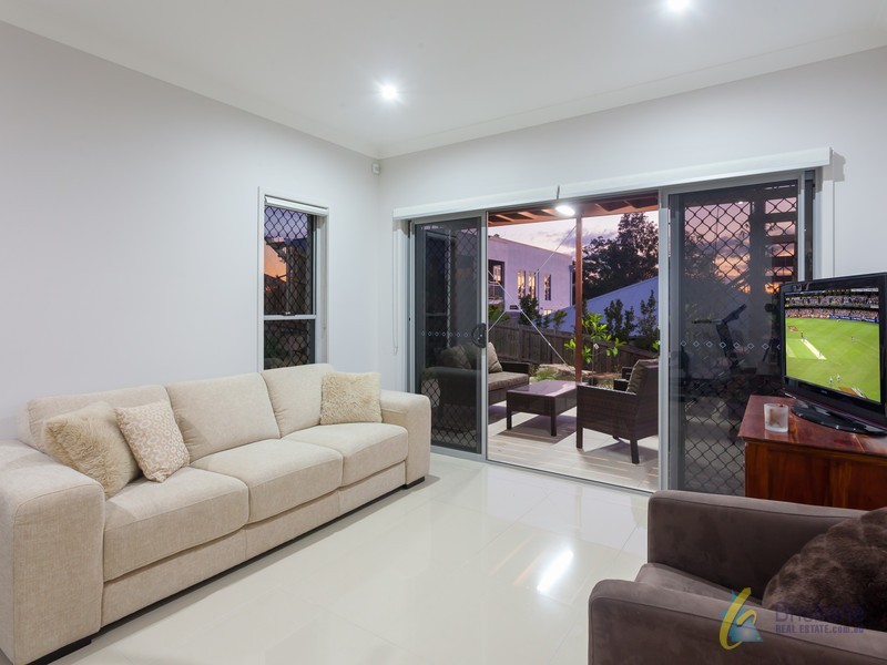 13 Casuarina Street, Seventeen Mile Rocks QLD 4073