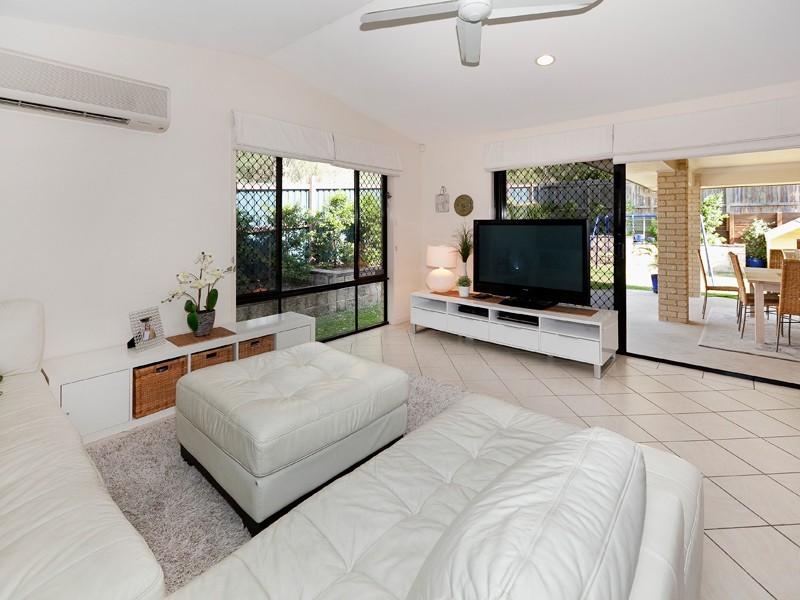 16 Saffron Place, Seventeen Mile Rocks QLD 4073