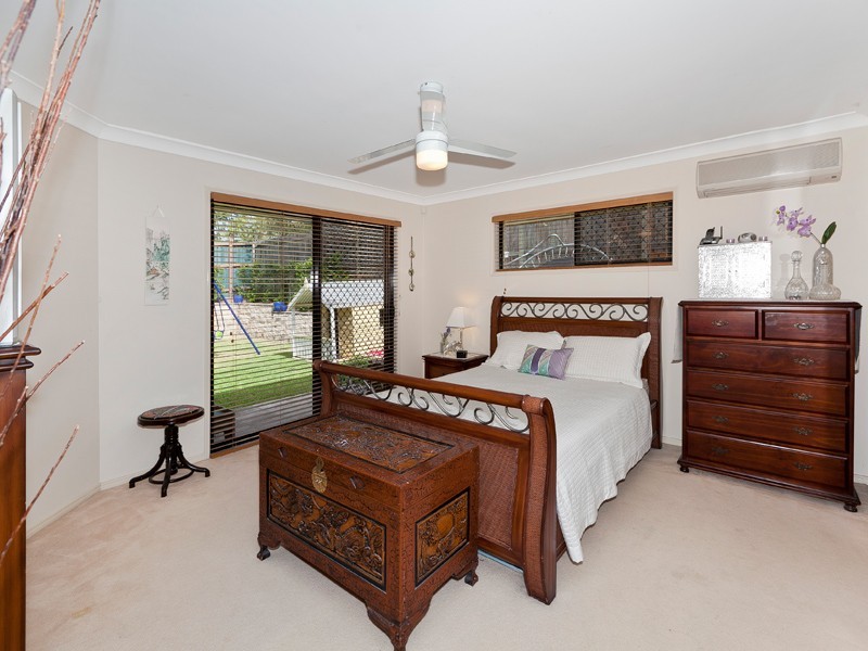 16 Saffron Place, Seventeen Mile Rocks QLD 4073