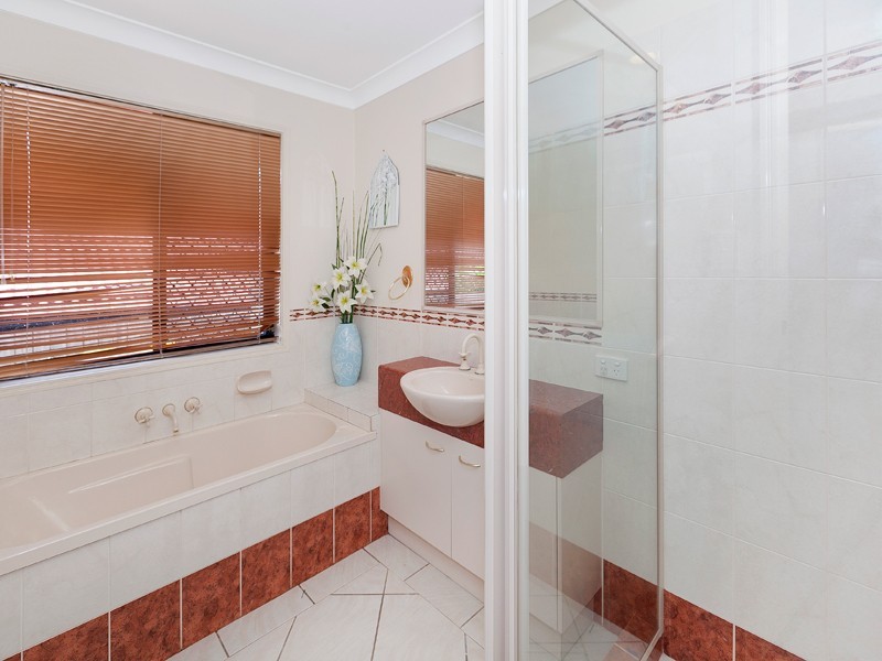 16 Saffron Place, Seventeen Mile Rocks QLD 4073