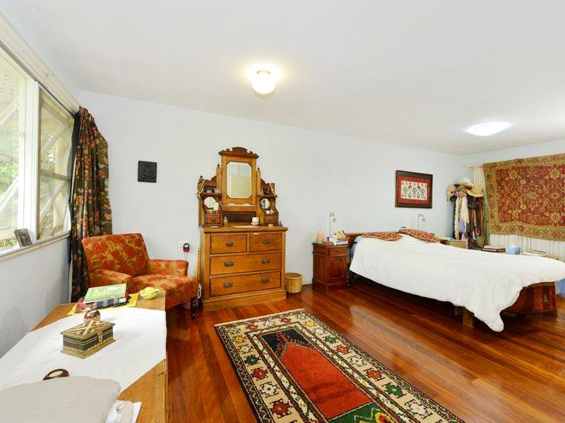 6 Royston Street, Brookfield QLD 4069