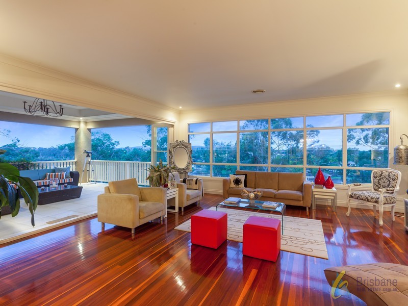 183 Hawken Drive, St Lucia QLD 4067