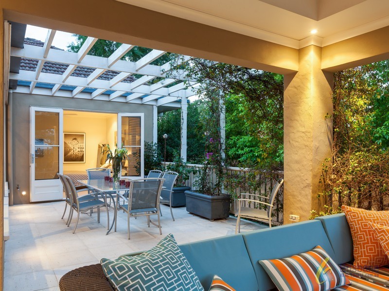 183 Hawken Drive, St Lucia QLD 4067