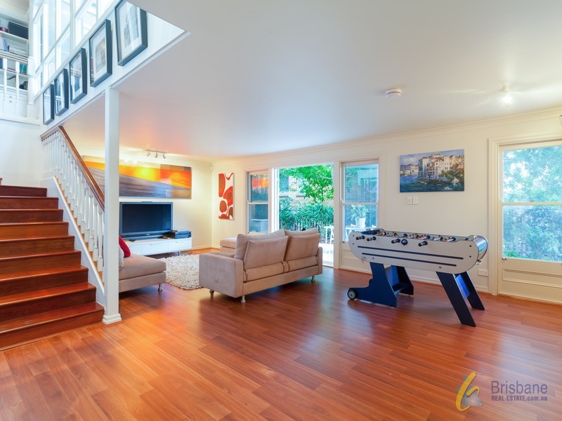 183 Hawken Drive, St Lucia QLD 4067