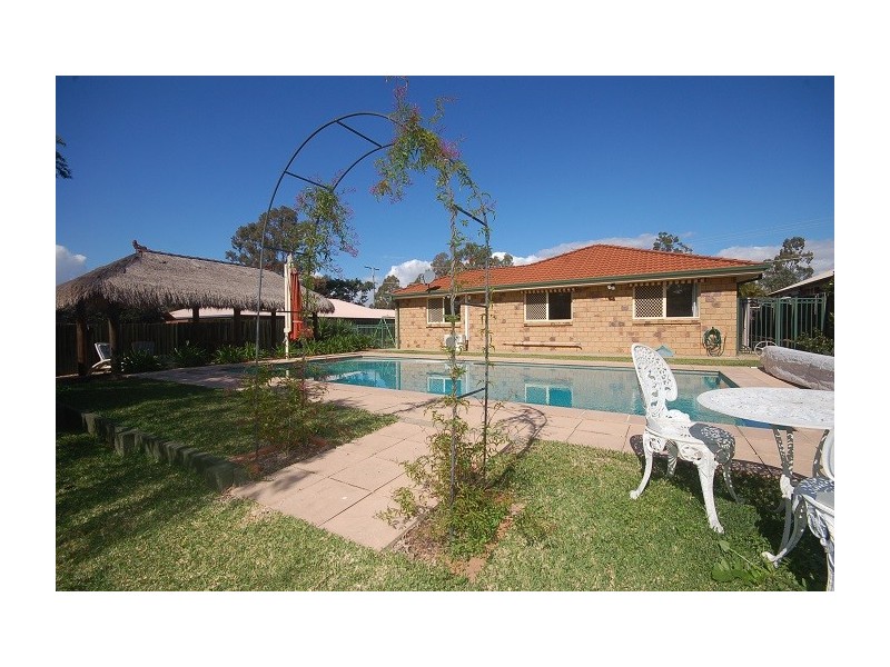 40 College Road, Karana Downs QLD 4306