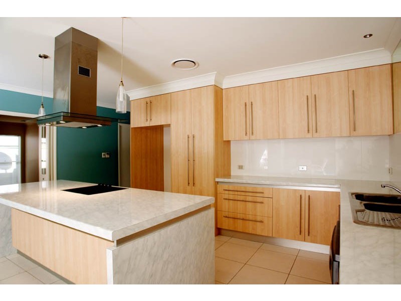 17 Highland Drive, Seventeen Mile Rocks QLD 4073