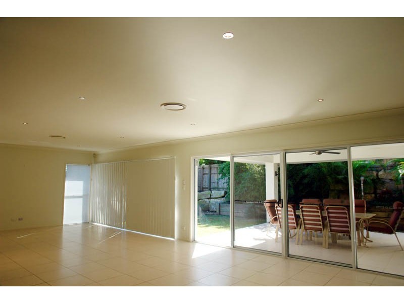 17 Highland Drive, Seventeen Mile Rocks QLD 4073